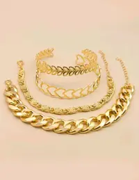 مجموعة اساور لون ذهبي 3