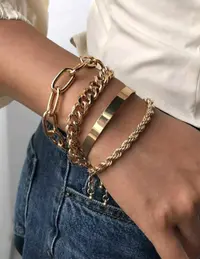 مجموعة اساور لون ذهبي 3