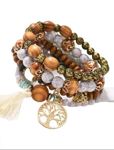 اسوارة من الخشب والأحجار الملونة