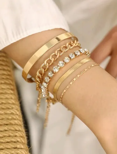 مجموعة اساور لون ذهبي