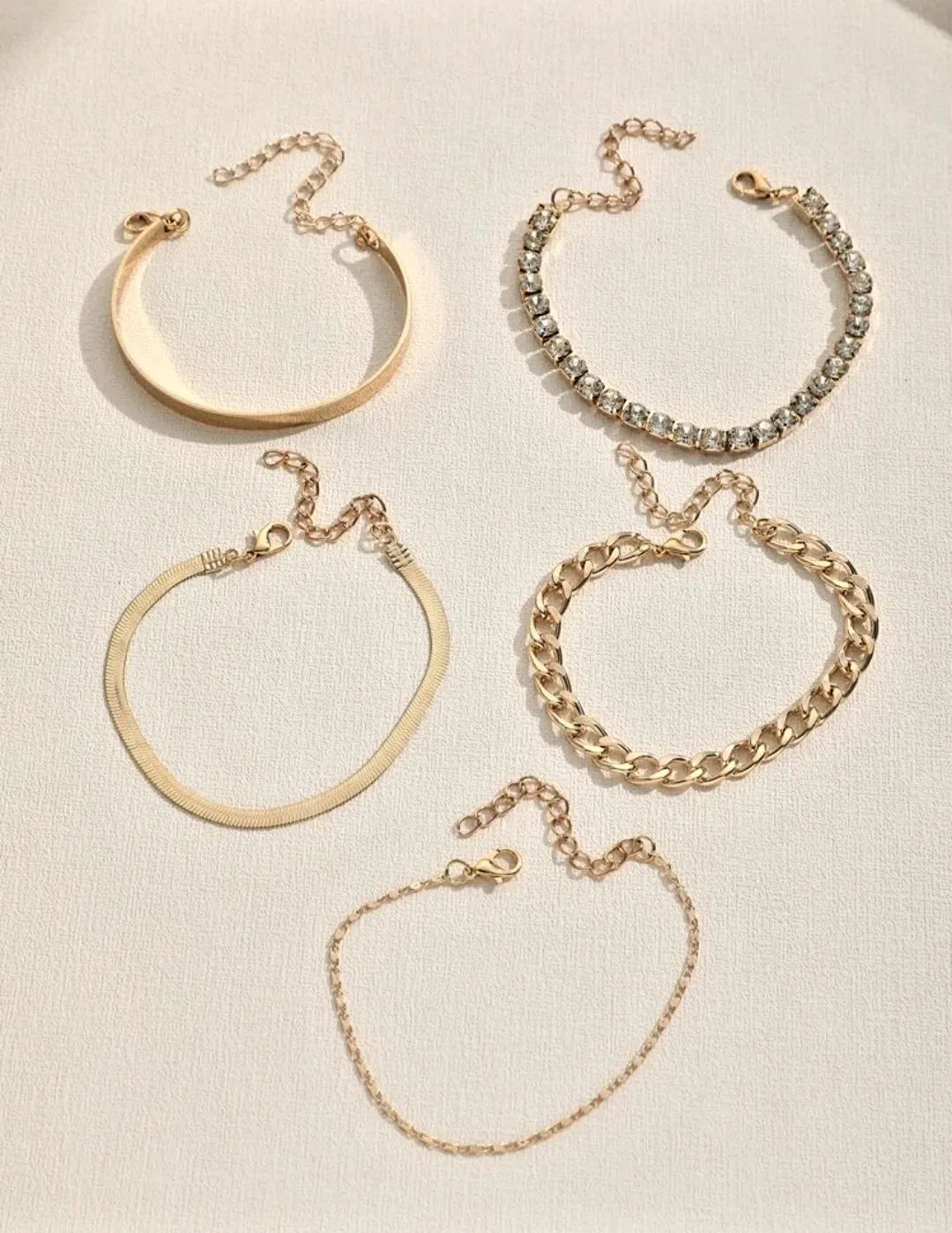 مجموعة اساور لون ذهبي