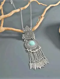 قلادة لون فضي عتيق 3