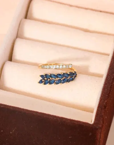 خاتم لون ذهبي