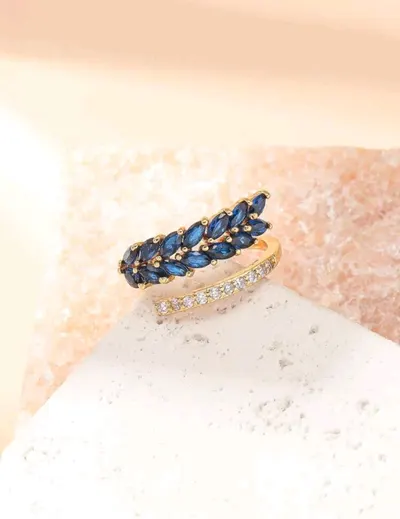 خاتم لون ذهبي