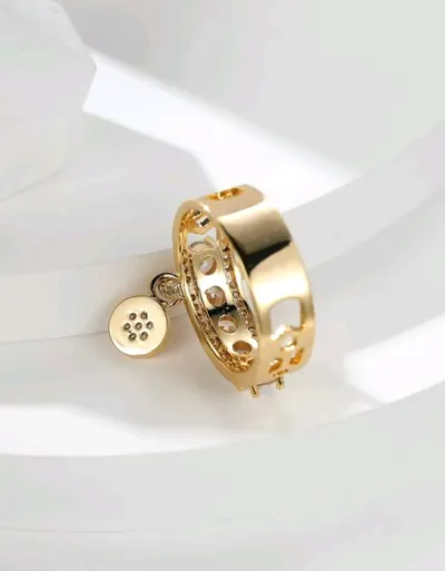 خاتم لون ذهبي