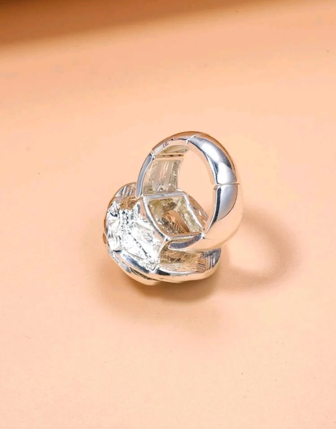 خاتم لون فضي