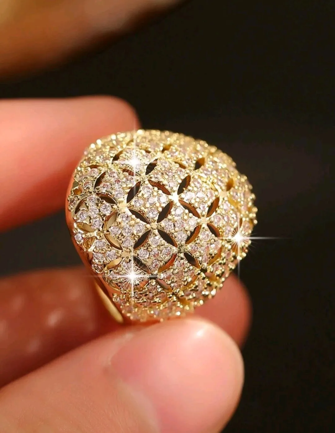 خاتم لون ذهبي