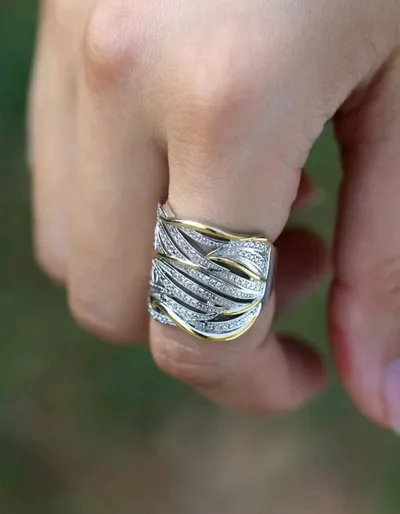 خاتم لون فضي