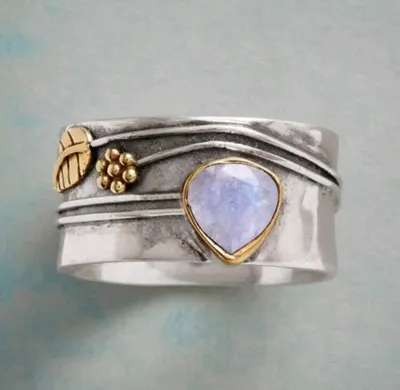 خاتم لون فضي عتيق