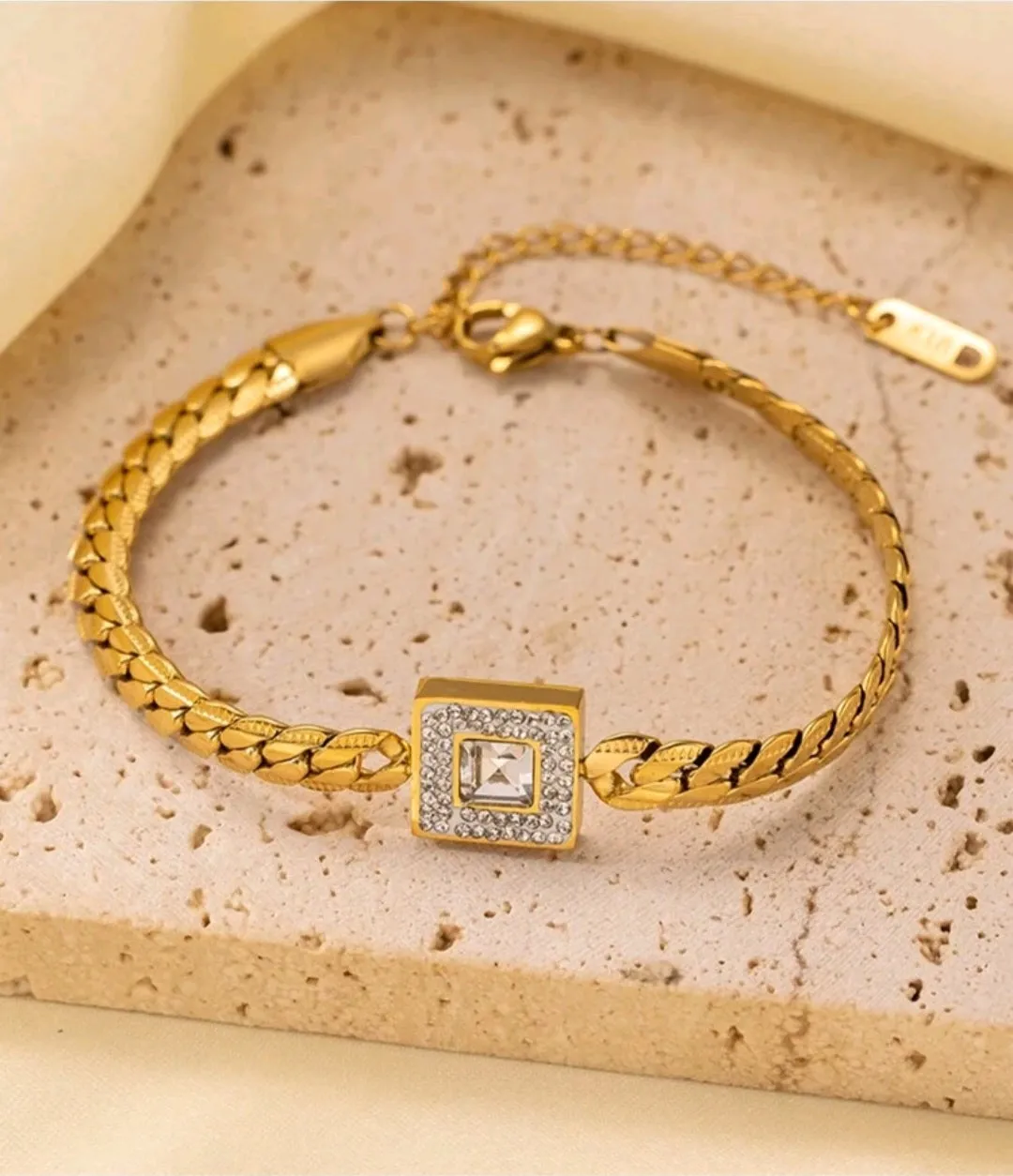 اسوارة لون ذهبي