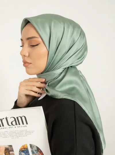 ايشارب مربع لون اخضر فستقي