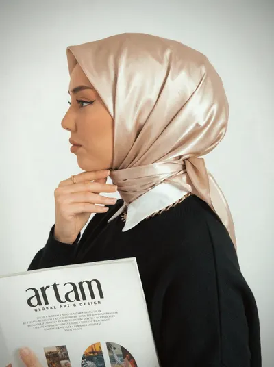 ايشارب مربع لون بيج غامق