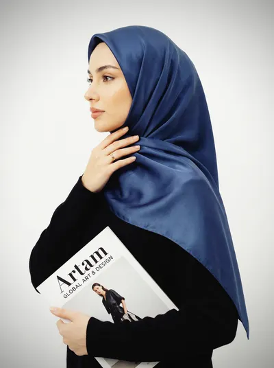 ايشارب مربع لون كحلي فاتح