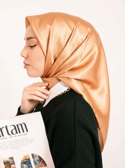 ايشارب مربع لون اورانج فاتح