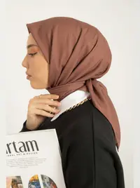 ايشارب مربع لون كرميدي 1