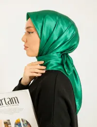 ايشارب مربع لون اخضر 1