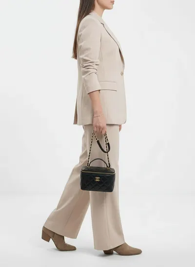 شنطة لون اسود