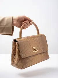 شنطة لون عسلي 2