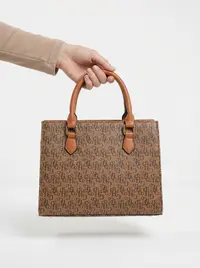 شنطة لون عسلي 2