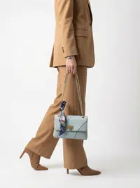 شنطة لون ازرق سماوي 2