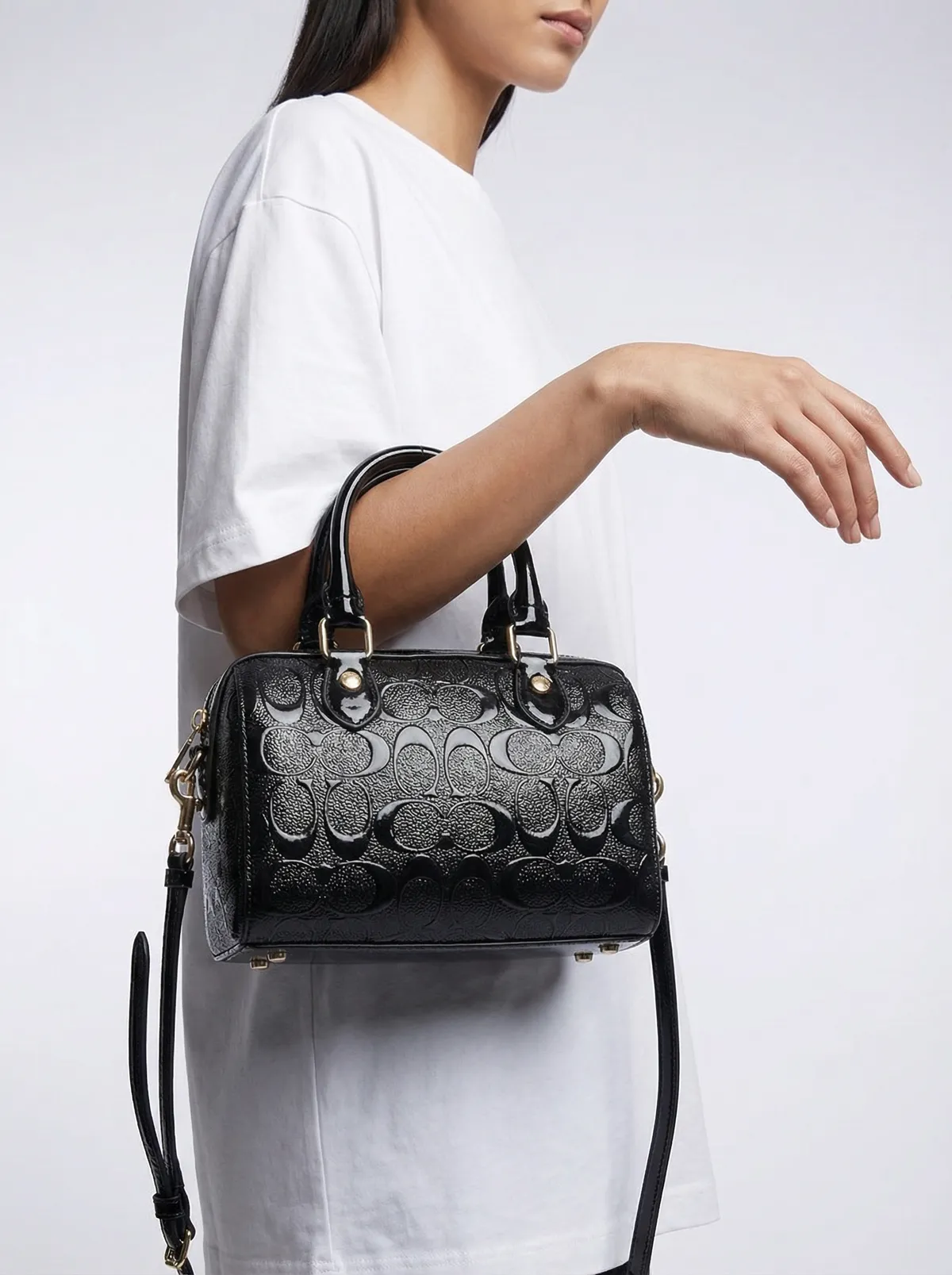 شنطة لون اسود