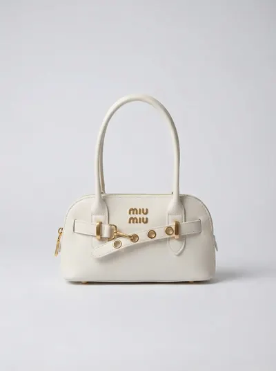 شنطة لون ابيض