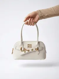 شنطة لون ابيض 2