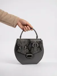 شنطة لون رمادي 2