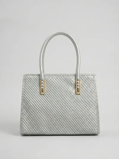 شنطة لون فضي