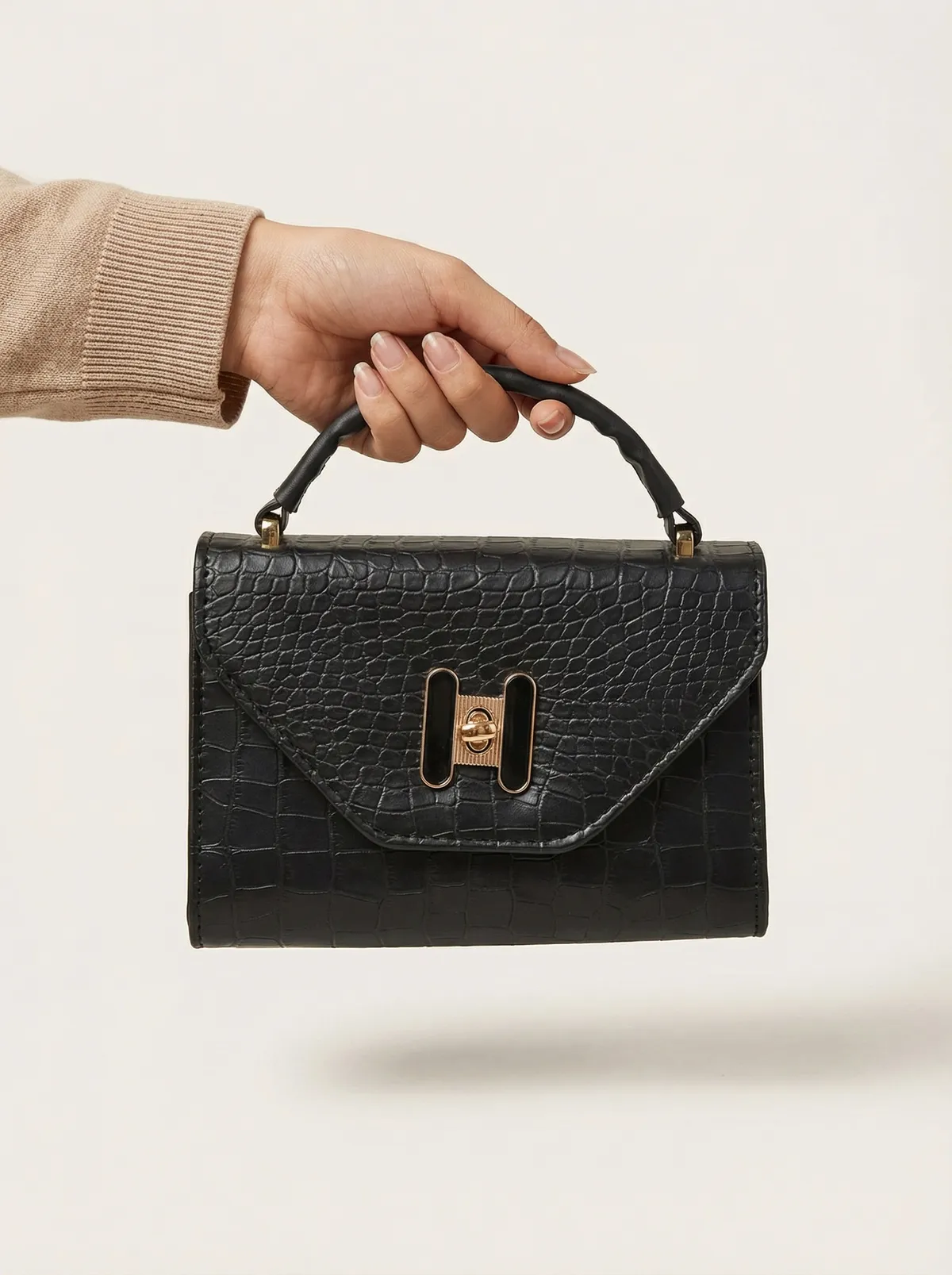 شنطة لون اسود