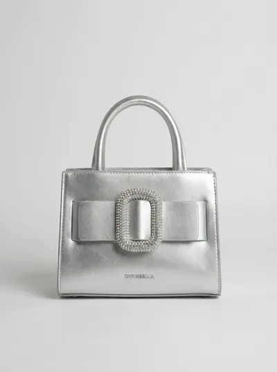 شنطة ماركة لون فضي