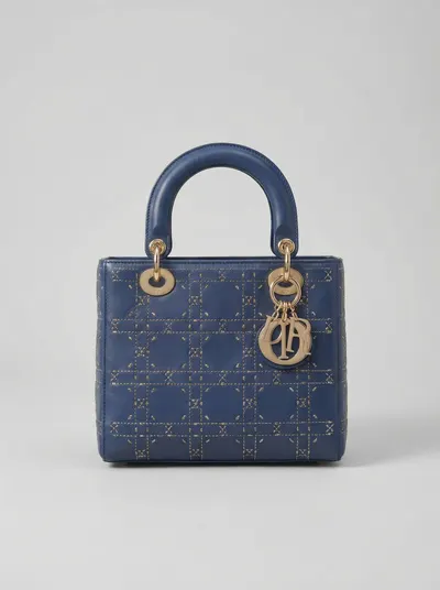 شنطة لون كحلي