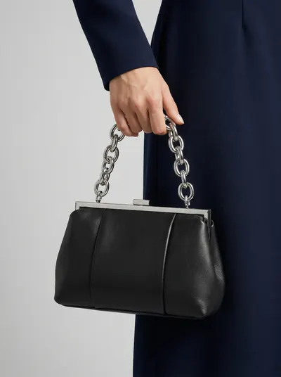 شنطة لون اسود