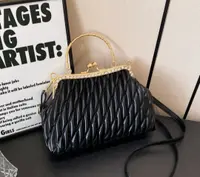 شنطة لون بيج 2