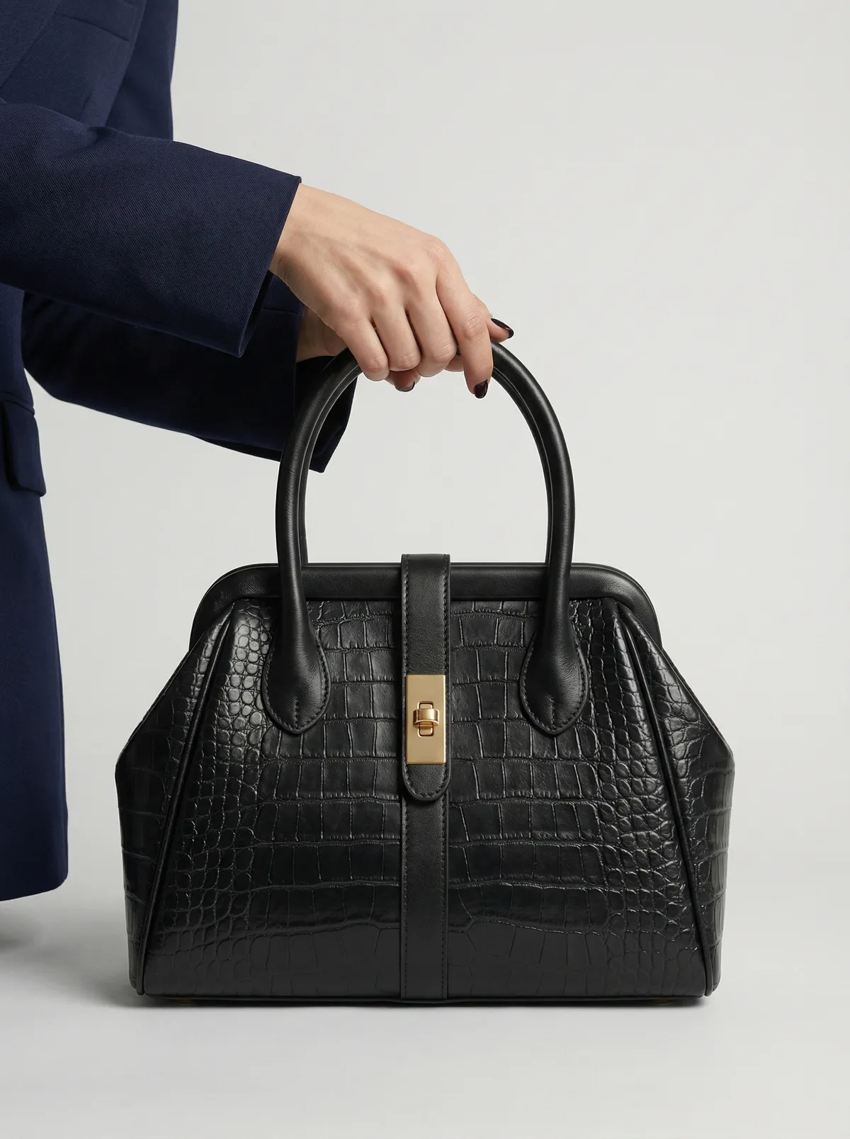 شنطة لون اسود