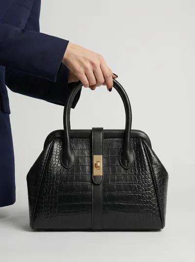 شنطة لون اسود