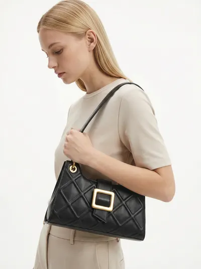 شنطة لون اسود