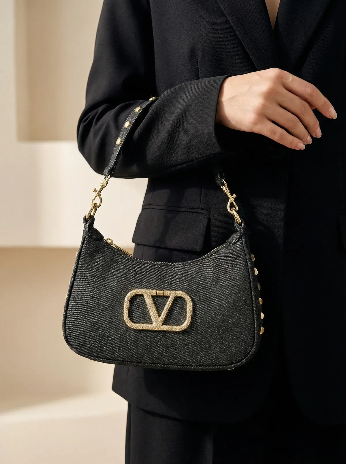 شنطة لون اسود