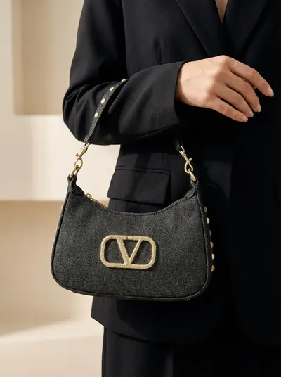 شنطة لون اسود