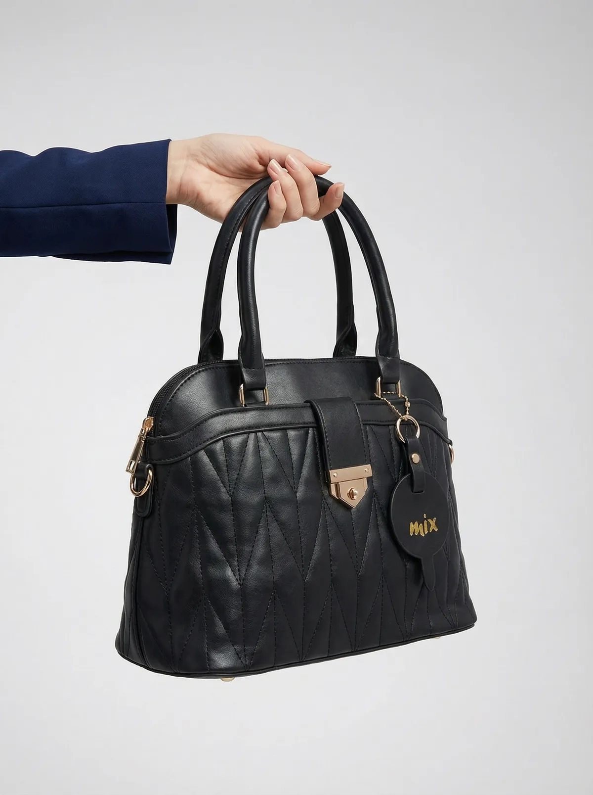 شنطة لون اسود