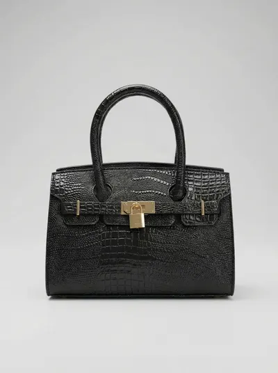 شنطة لون اسود