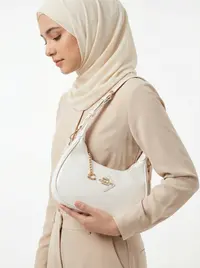 شنطة لون ابيض 2