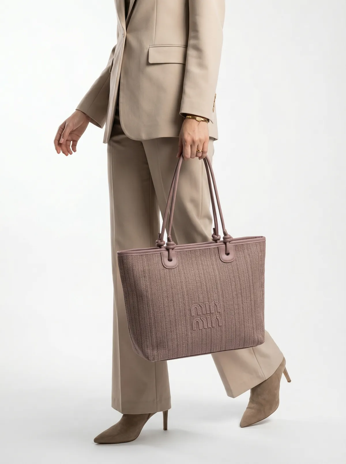 شنطة لون زهر بارد مموج