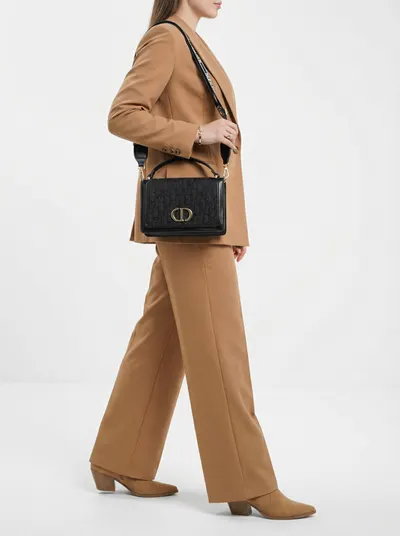 شنطة لون اسود