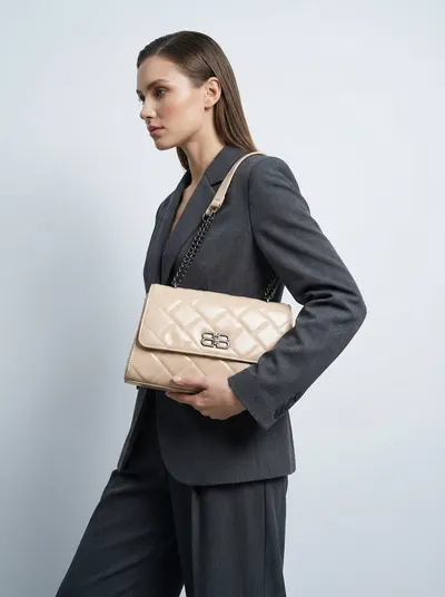 شنطة لون ن بيج غامق