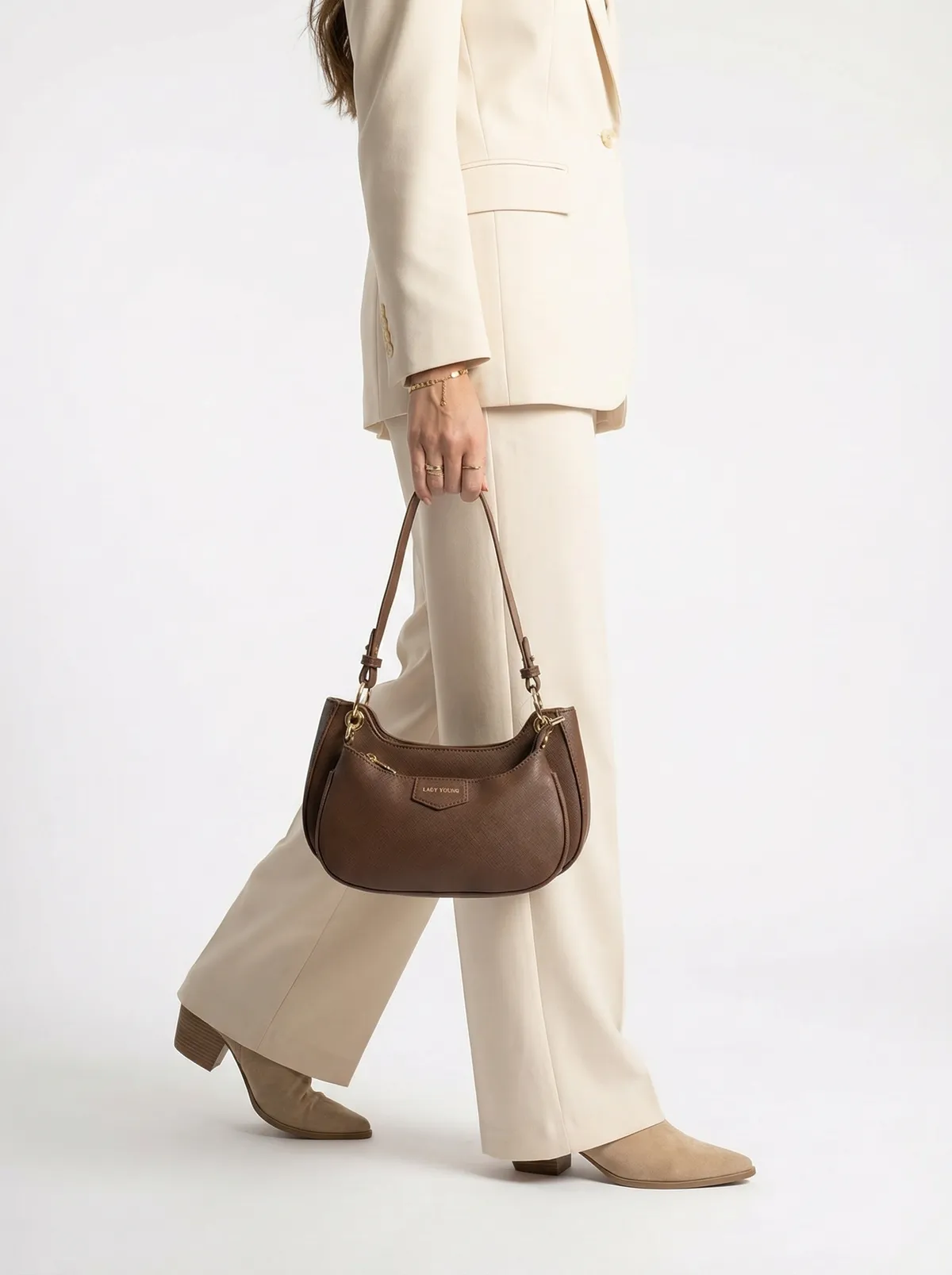 شنطة لون بني