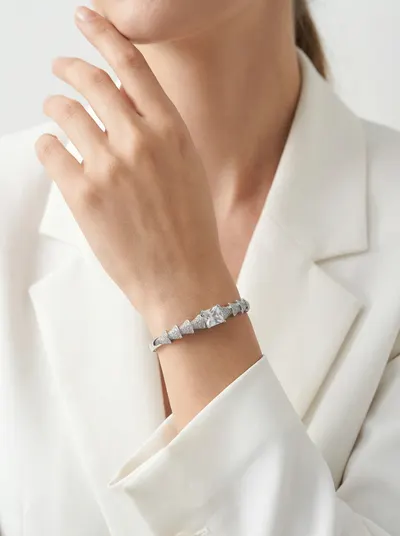 اسوارة لون فضي