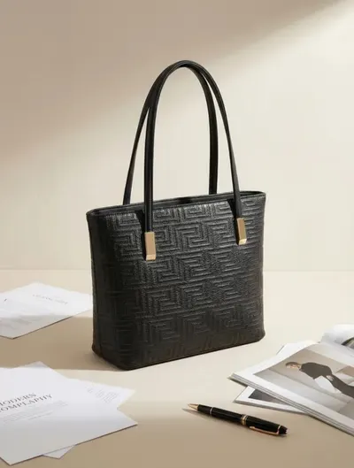 شنطة لون اسود 