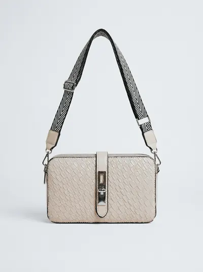 شنطة لون اوف وايت 