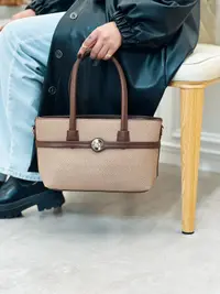 شنطة لون بيج وبني 2